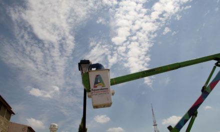 Instala municipio faroles anti vandálicos en Valle de los Cactus