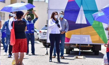 TERE JIMÉNEZ CONTINÚA ENTREGANDO APOYOS A FAMILIAS DE AGUASCALIENTES