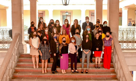 TERE JIMÉNEZ FIRMA ACUERDO CON MUJERES EMPRESARIAS PARA LA CAPACITACIÓN DE EMPRENDEDORAS