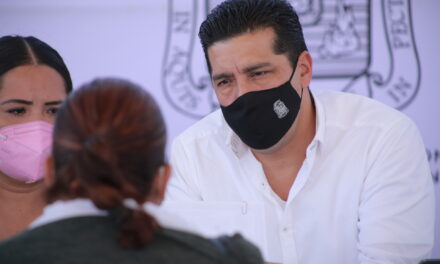 LEONARDO MONTAÑEZ ATIENDE A VECINOS DE SOBERANA CONVENCIÓN REVOLUCIONARIA EN EL MIÉRCOLES CIUDADANO