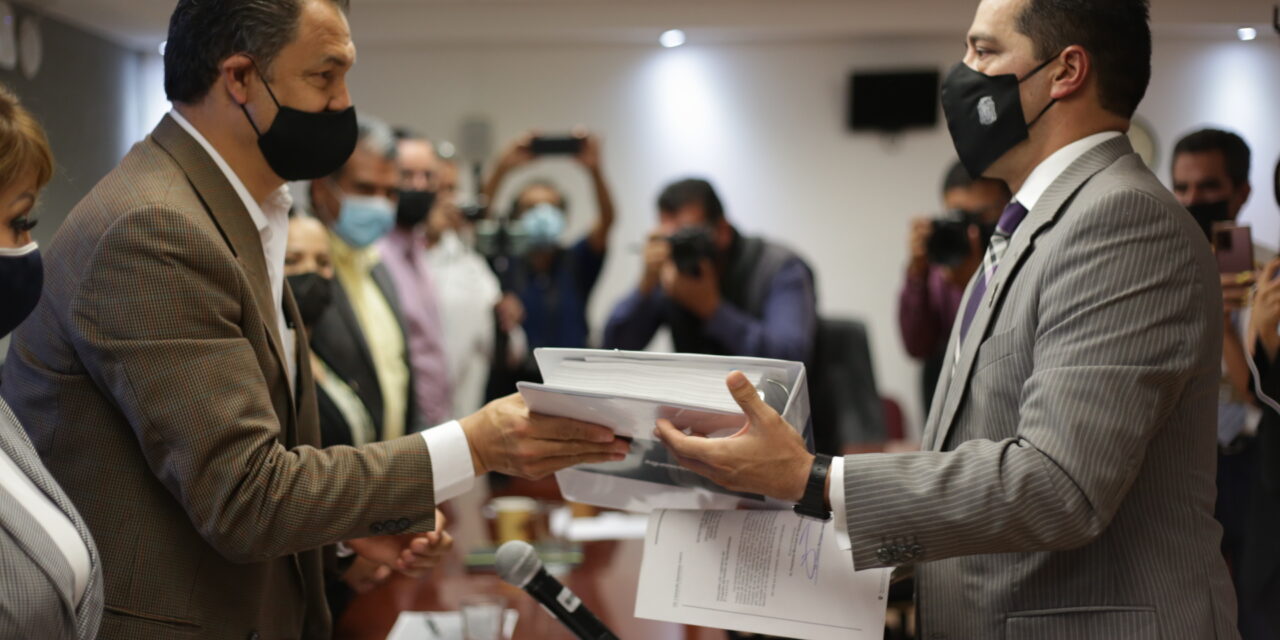 LEONARDO MONTAÑEZ ENTREGÓ PROYECTO DE LEY DE INGRESOS 2022 AL H. CONGRESO DEL ESTADO