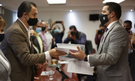 LEONARDO MONTAÑEZ ENTREGÓ PROYECTO DE LEY DE INGRESOS 2022 AL H. CONGRESO DEL ESTADO