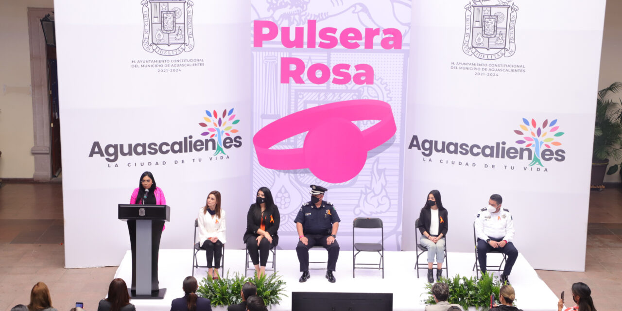 PRESIDENCIA MUNICIPAL ENTREGA PULSERAS ROSAS A FAVOR DE LA SEGURIDAD DE LAS MUJERES