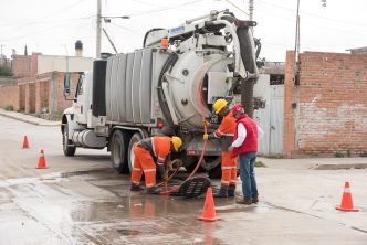 CCAPAMA TRABAJA EN ACCIONES PREVENTIVAS DE LIMPIEZA Y DESAZOLVE POR TEMPORADA PLUVIAL