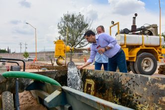 MUNICIPIO SUPERVISA AFORO DE POZO EN FRACCIONAMIENTO CARENA