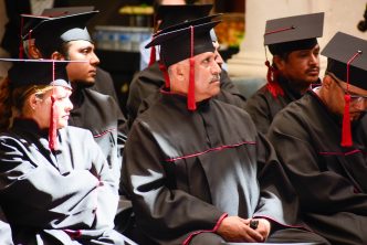 SERVIDORES PÚBLICOS MUNICIPALES SE GRADUARON DE PRIMARIA Y SECUNDARIA
