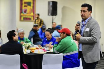 SERVIDORES PÚBLICOS MUNICIPALES DE MAYOR ANTIGÜEDAD REFRENDAN COMPROMISO CON LA CIUDADANÍA
