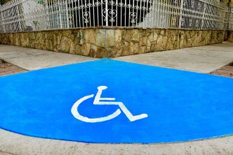 HA CONSTRUIDO MUNICIPIO 155 RAMPAS PARA FACILITAR ACCESO Y DESPLAZAMIENTO A PERSONAS CON DISCAPACIDAD