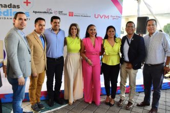 TERE JIMÉNEZ Y LEO MONTAÑEZ ACERCAN APOYOS Y SERVICIOS MÉDICOS A QUIENES MÁS LO NECESITAN