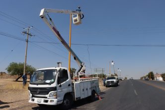 IMPLEMENTA MUNICIPIO ALUMBRADO EN CAMINOS CARRETEROS