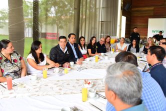 RECONOCE LEO MONTAÑEZ A MÉDICOS VETERINARIOS ZOOTECNISTAS EN SU DÍA