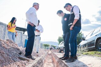 SUPERVISA LEO MONTAÑEZ OBRAS DE AMPLIACIÓN DE RED DE AGUA POTABLE EN VALLE DE LOS CACTUS