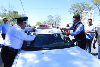 RECONOCE MUNICIPIO A TAXISTAS QUE PROMUEVEN LA INCLUSIÓN SOCIAL