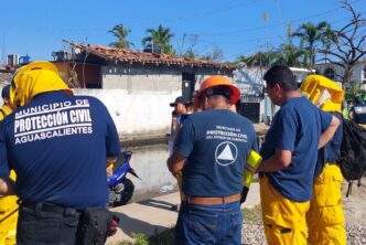 BRIGADISTAS DE AGUASCALIENTES TRABAJAN EN LA ZONA DEVASTADA EN ACAPULCO, GUERRERO