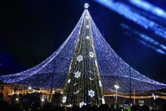PERMANECERÁN HASTA EL 7 DE ENERO LA ILUMINACIÓN Y ADORNOS NAVIDEÑOS EN EL CENTRO DE LA CIUDAD