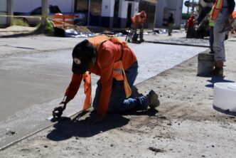 AVANZA MUNICIPIO EN LA COLOCACIÓN DE CONCRETO HIDRÁULICO EN LOMA BONITA