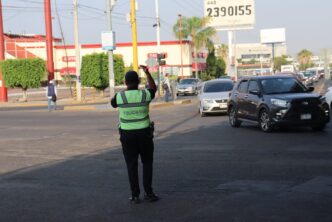 POLICÍA VIAL LLEVA A CABO OPERATIVOS PERMANENTES PARA AGILIZAR EL TRÁFICO VEHICULAR