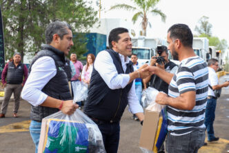 ENTREGA LEO MONTAÑEZ EQUIPO AL PERSONAL DEL CENTRO DE TRANSFERENCIA UNIVERSIDAD