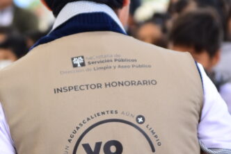 ENTREGA LEO MONTAÑEZ CHALECOS E INSIGNIAS DEL PROGRAMA “YO RECICLO” A ALUMNOS DE LA ESCUELA ANTONIO LANDÍN RODRÍGUEZ TURNO VESPERTINO