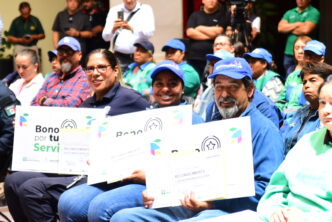 RECONOCE LEO MONTAÑEZ A TRABAJADORES MUNICIPALES CON EL “BONO POR TU SERVICIO”