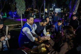 CLAUSURA LEO MONTAÑEZ «EL ESPLENDOR DE LA NAVIDAD» AL CORTAR LA TRADICIONAL ROSCA DE REYES