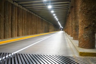 REALIZA MUNICIPIO OPERATIVO NOCTURNO PARA REHABILITAR PINTURA VIAL EN EL PASO A DESNIVEL DE AV. UNIVERSIDAD