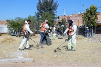MEGAOPERATIVO DE DESMALEZADO Y LIMPIEZA EN EL FRACCIONAMIENTO PENSADORES MEXICANOS