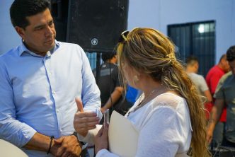SE REÚNE LEO MONTAÑEZ CON VECINOS DE COLONIA INSURGENTES