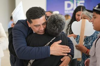 ENTREGÓ LEO MONTAÑEZ APARATOS QUE TRANSFORMARÁN LA VIDA DE PERSONAS CON DISCAPACIDAD AUDITIVA