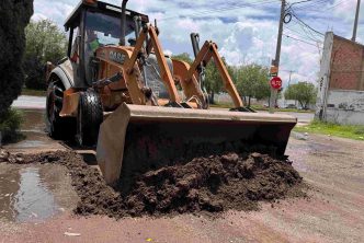 CONTINÚA MUNICIPIO CON EL BACHEO Y LIMPIEZA DE CALLES AFECTADAS POR LA LLUVIA