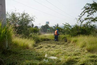 LLEVA LEO MONTAÑEZ MEGA OPERATIVO DE DESMALEZADO Y LIMPIEZA AL ORIENTE DE LA CIUDAD
