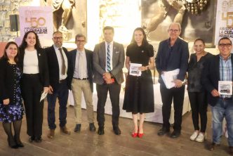 ENCABEZA LEO MONTAÑEZ PRESENTACIÓN EDITORIAL CONMEMORATIVA AL 450 ANIVERSARIO DE LA CIUDAD DE AGUASCALIENTES