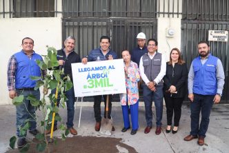 PLANTA LEO MONTAÑEZ EL EJEMPLAR NÚMERO 3 MIL DEL PROGRAMA “EL ÁRBOL DE MI CASA” EN EL BARRIO DEL ENCINO