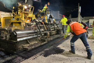 INTENSIFICA MUNICIPIO TRABAJOS NOCTURNOS DE REHABILITACIÓN EN AV. INDEPENDENCIA FRENTE AL AGROPECUARIO