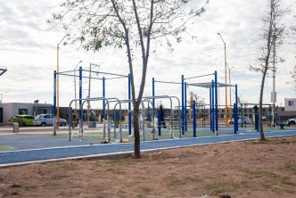 SUPERVISA TERE JIMÉNEZ Y LEO MONTAÑEZ NUEVO PARQUE EN PASEOS DEL SUR