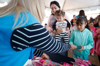 ENTREGA DIF MUNICIPAL JUGUETES Y ROPA A NIÑAS Y NIÑOS DE PEÑUELAS 