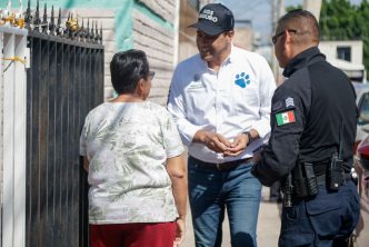 LEO MONTAÑEZ VISITA A LOS VECINOS DEL INFONAVIT LAS VIÑAS