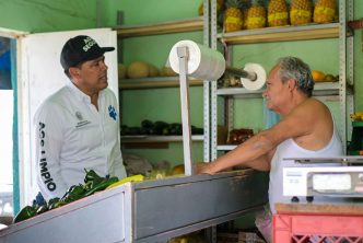RECORRE LEO MONTAÑEZ COLONIA MIRAVALLE PARA ESCUCHAR Y ATENDER A LOS VECINOS