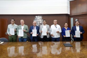 FIRMA LEO MONTAÑEZ ESCRITURAS PARA MEJOR EQUIPAMIENTO URBANO, ÁREAS VERDES Y ESPACIOS EDUCATIVOS PARA LAS FAMILIAS