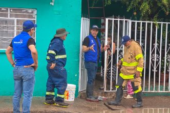 ATIENDE LEO MONTAÑEZ VIVIENDAS AFECTADAS POR LAS FUERTES LLUVIAS EN LOS FRACCIONAMIENTOS CONSTITUCIÓN Y DELLATERRA