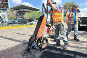 EL MUNICIPIO DE AGUASCALIENTES INTENSIFICA LABORES DE BACHEO EN DIFERENTES PUNTOS DE LA CIUDAD