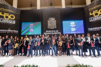 MUNICIPIO DE AGUASCALIENTES RECONOCE A JÓVENES Y DEPORTISTAS DESTACADOS