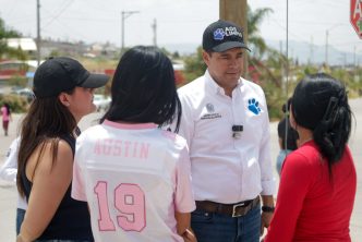 DIALOGA LEO MONTAÑEZ CON VECINOS DE VILLAS DE LAS FUENTES