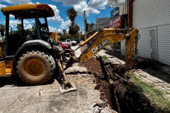 LEO MONTAÑEZ RENUEVA TUBERÍA EN POTREROS DEL OESTE PARA EFICIENTAR EL SERVICIO DE ALCANTARILLADO